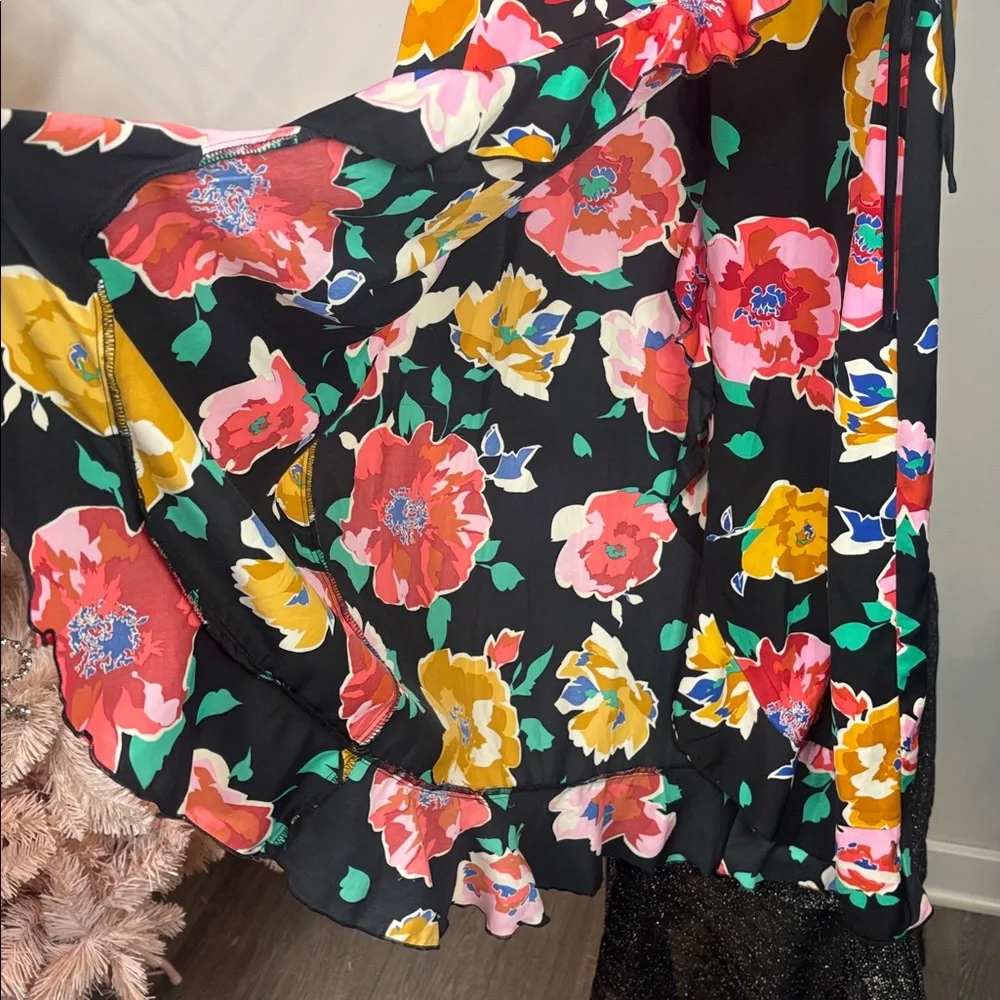 Who What Wear - Floral & Ruffled Wrap Dress - Size Medium - Picture 8 of 13